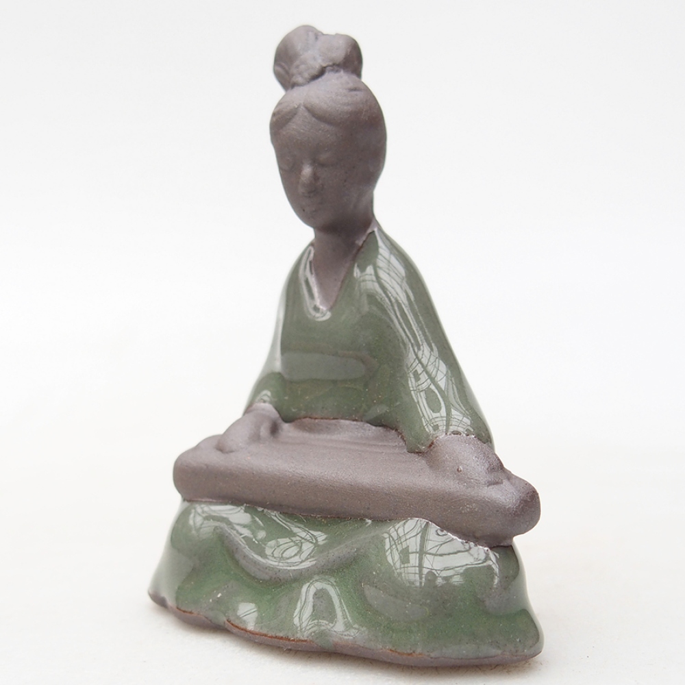Ceramic figurine