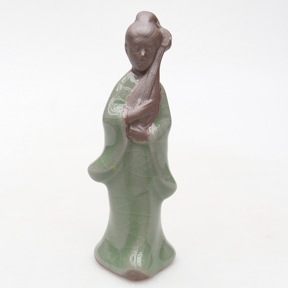 Ceramic figurine