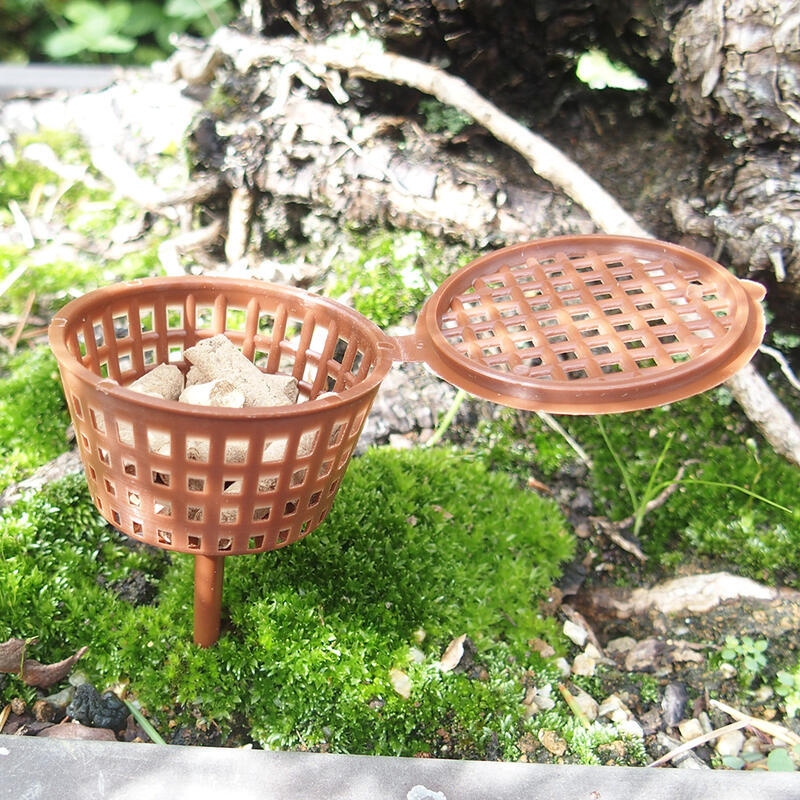 Plastic cups for fertilizer 4.5 x 8 cm